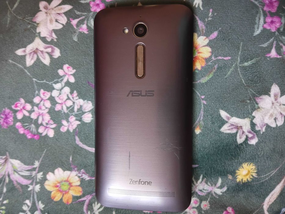 Telefon android, marca Asus