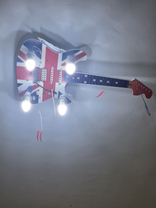 Продам люстру в детскую.