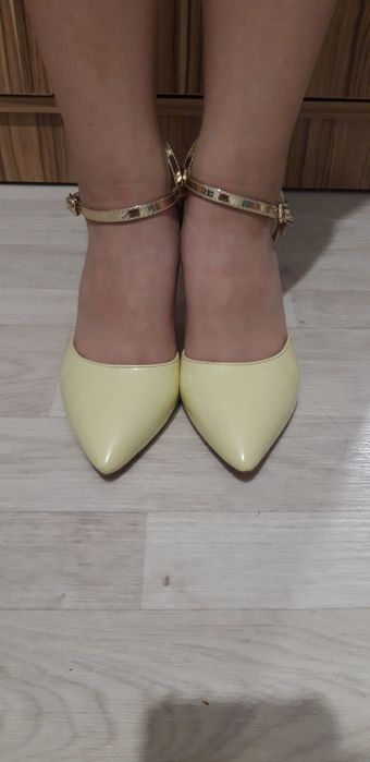 Лаковые туфли, босаножки