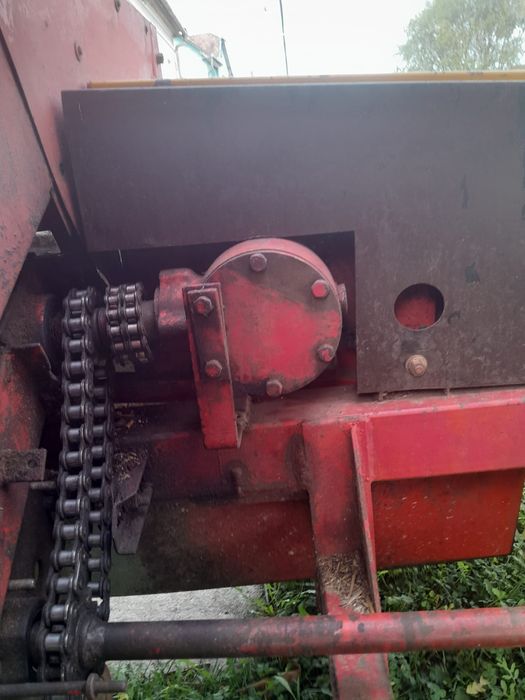 Vând  culegător  porumb