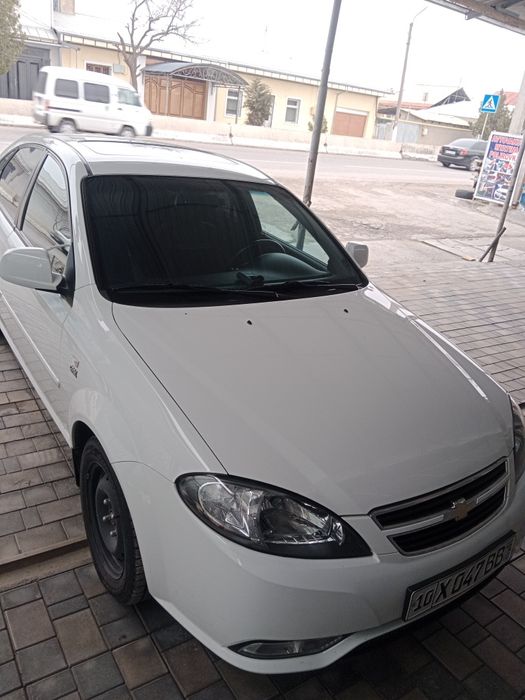 Продается автомобиль 2023 года пробег 42000 тысяч на бензине