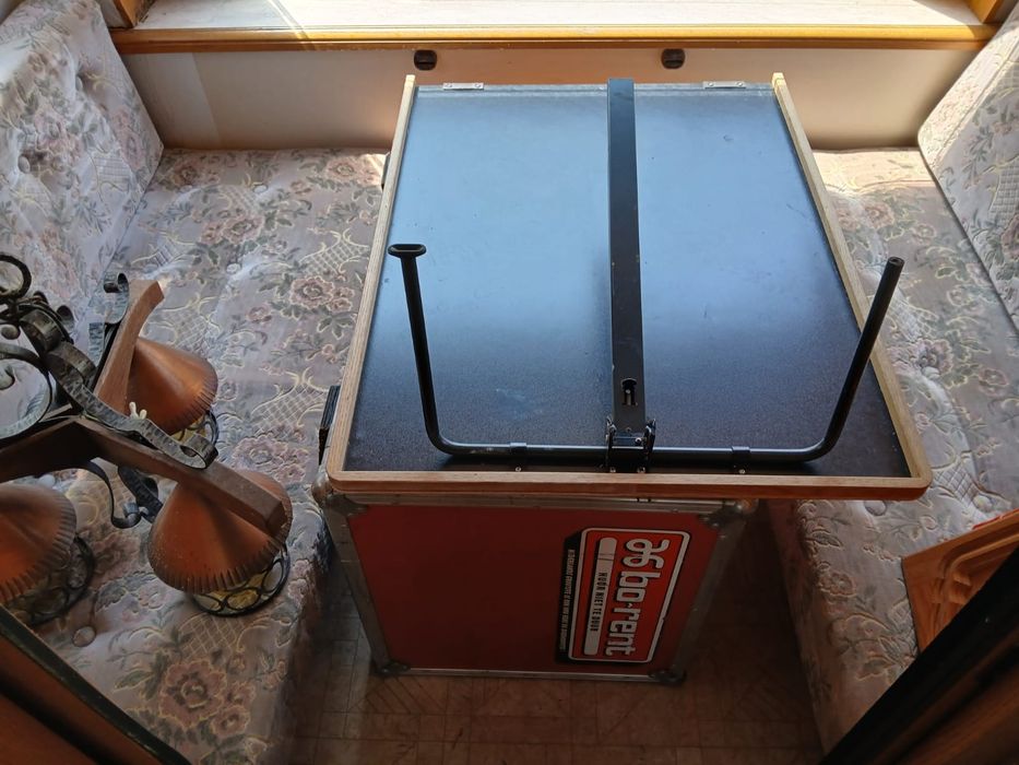 Vând rulotă hobby doua compartimente 4locuri 1996