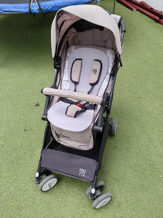 Лятна детска количка Moni Elisa
Лятна количка Moni Elisa Сива е подход