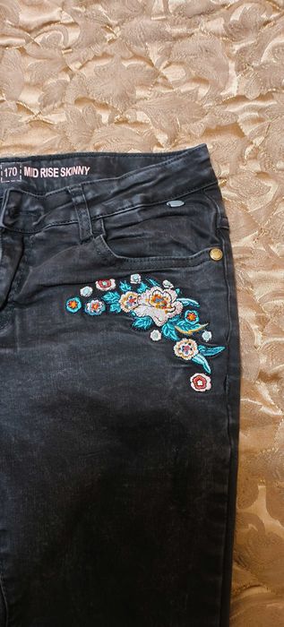 Три чифта дамски дънки