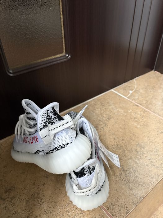 Yeezy 350v2 Zebra 38