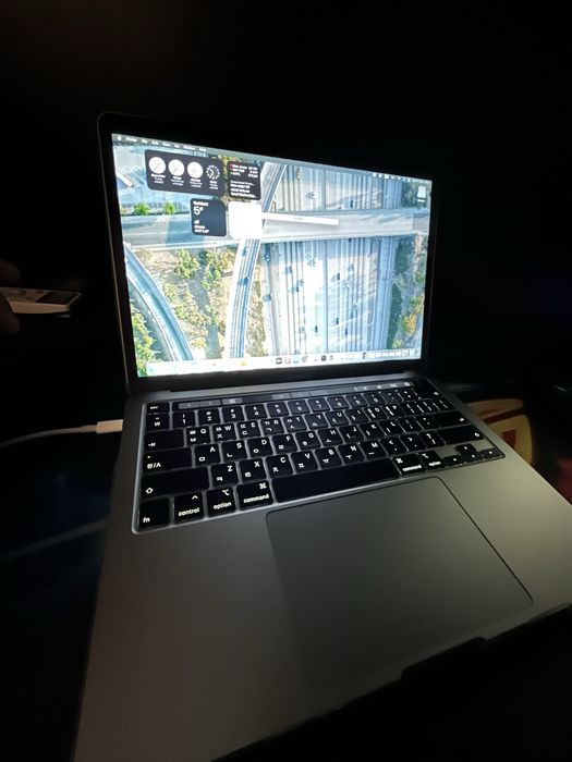 Macbook pro 2020 8/512 95% ideal xolatda