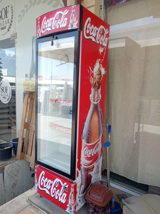 Продам Холодилник Ветрина