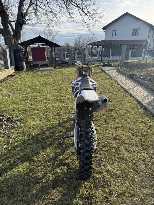 CROSS Yamaha yz250f.
