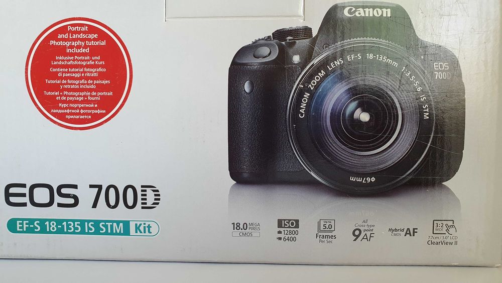 Фотокамера CANON EOS 700 D