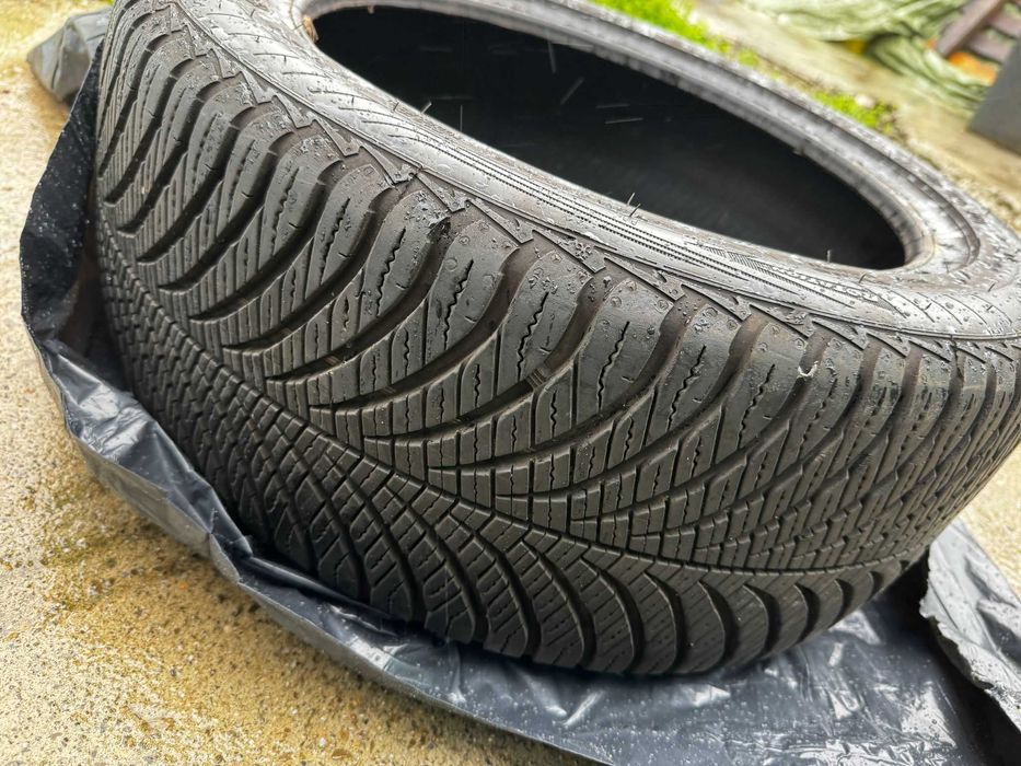 Set AllSeason 3 anvelope Goodyear + 2 anvelope Matador 215 45 r16