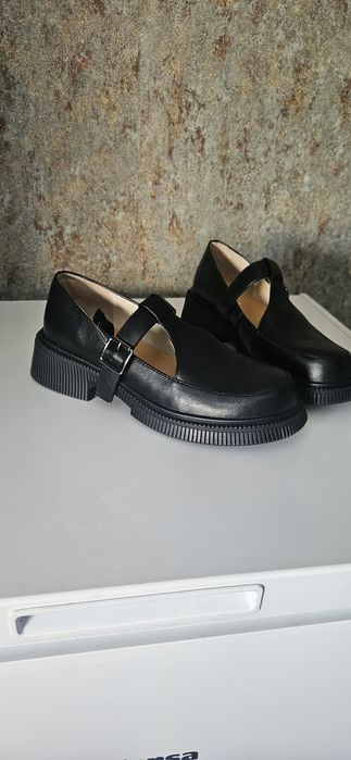 Продам женские туфли