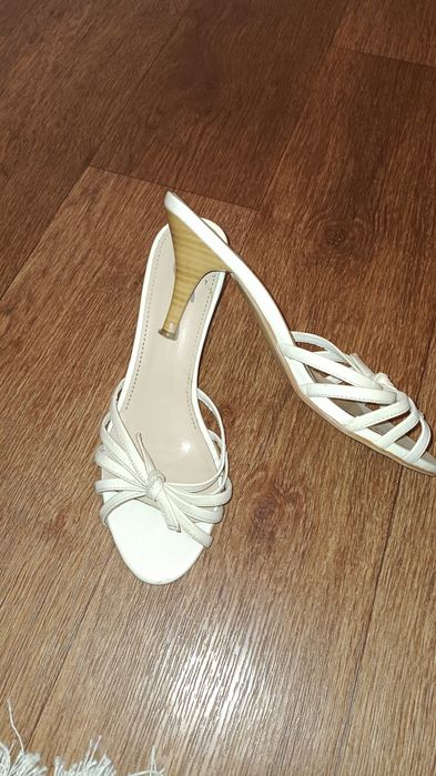 Продам женскую обувь