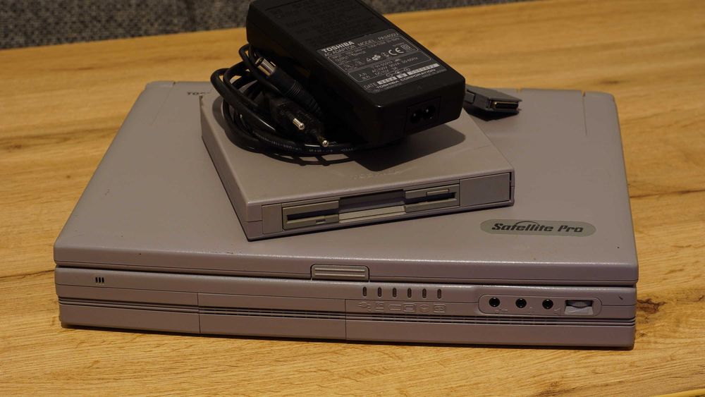 Laptop vintage Toshiba Satellite Pro 480CDT - functional