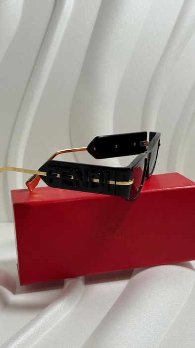 Оригинални Дамски слънчеви очила Fendi