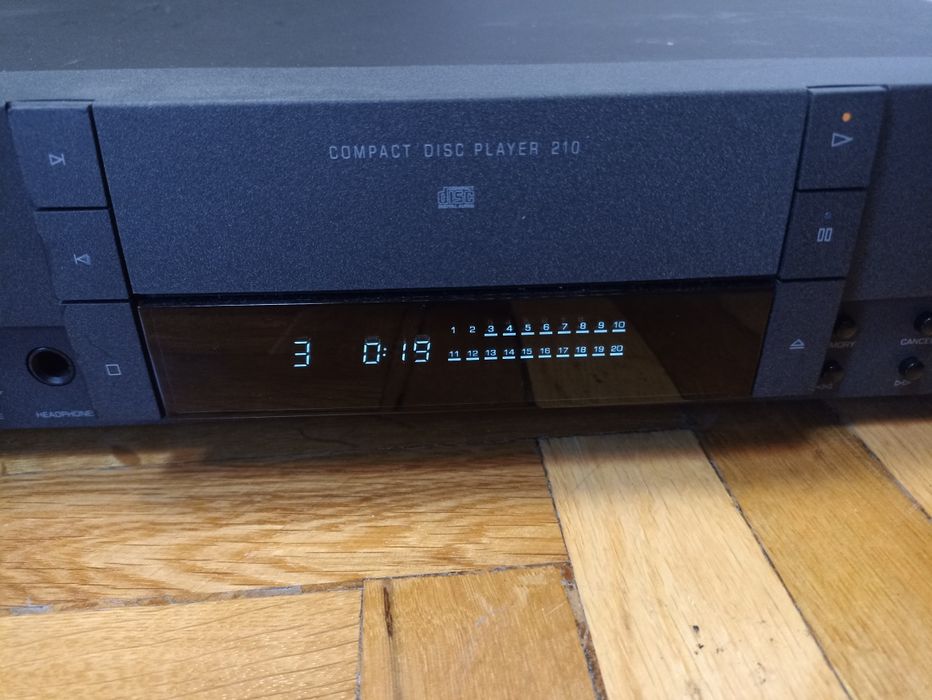 CD-player Grundig, intrare gama/seria Fine Arts.