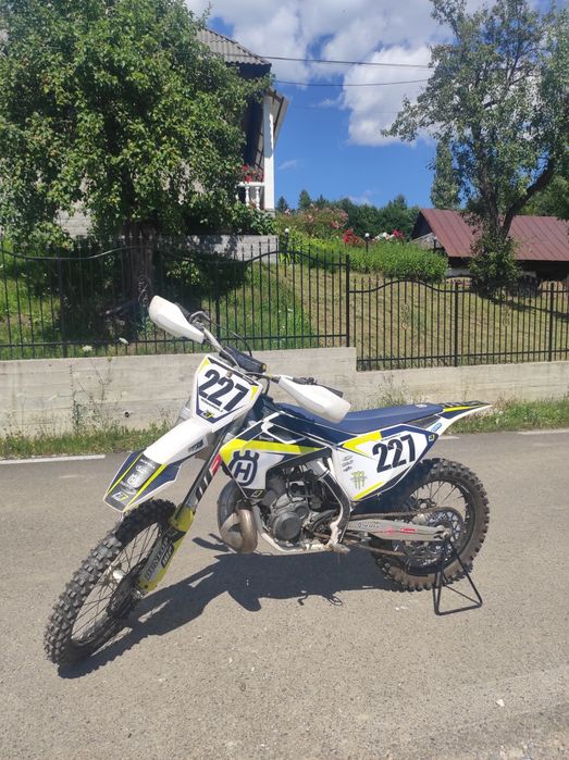 Vând Husqvarna 250