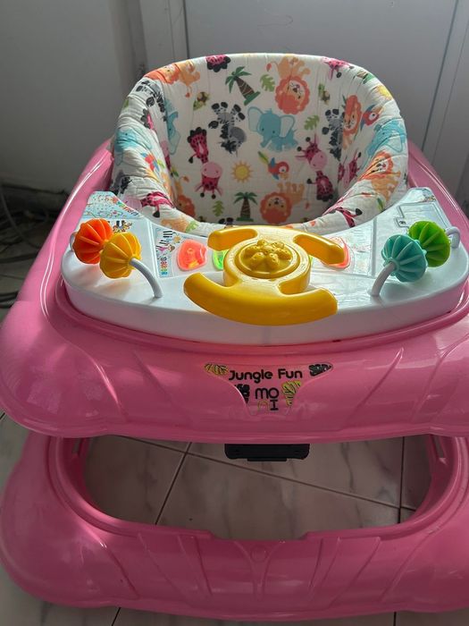 Продавам бебешка проходилка Jungle Fun – розова.