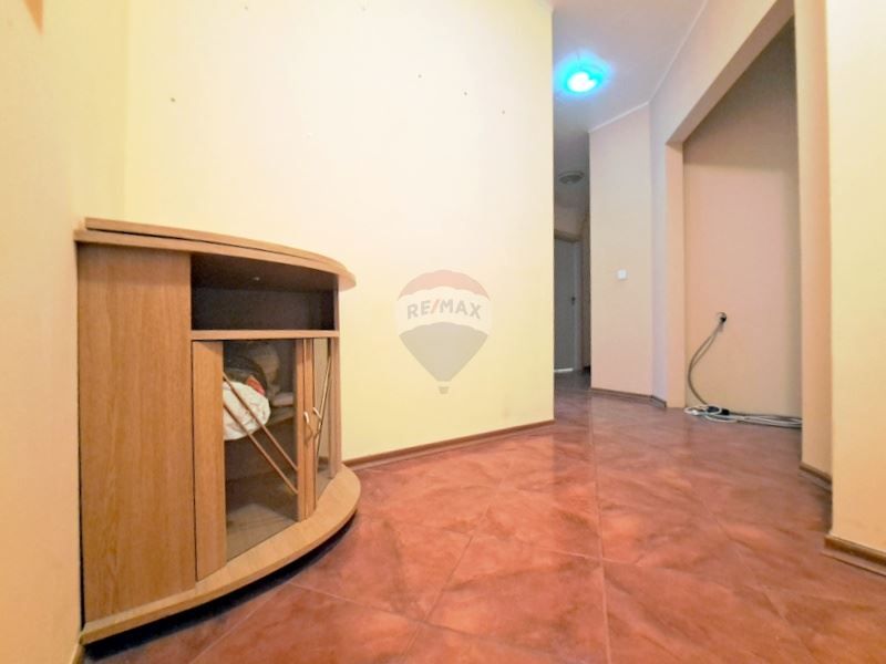 Продава се Тристаен апартамент в Варна, Възраждане 1 - 94 кв.м за 1649 €/кв.м - Снимка #11