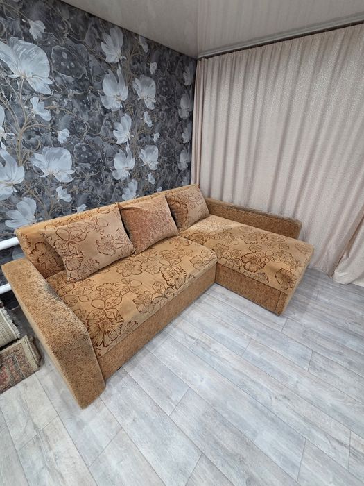 Угловой диван, раскладной.