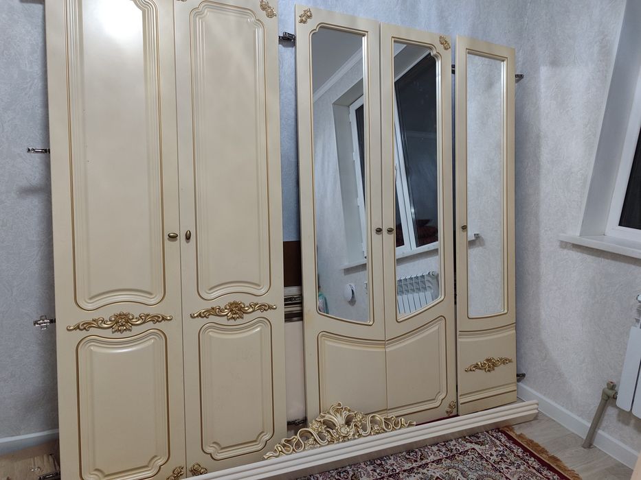 Королевский шифоньер, состояние хорошое, в разобронном ввиде