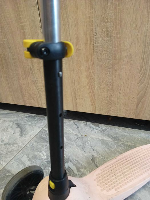 Vând trotineta 3 roti