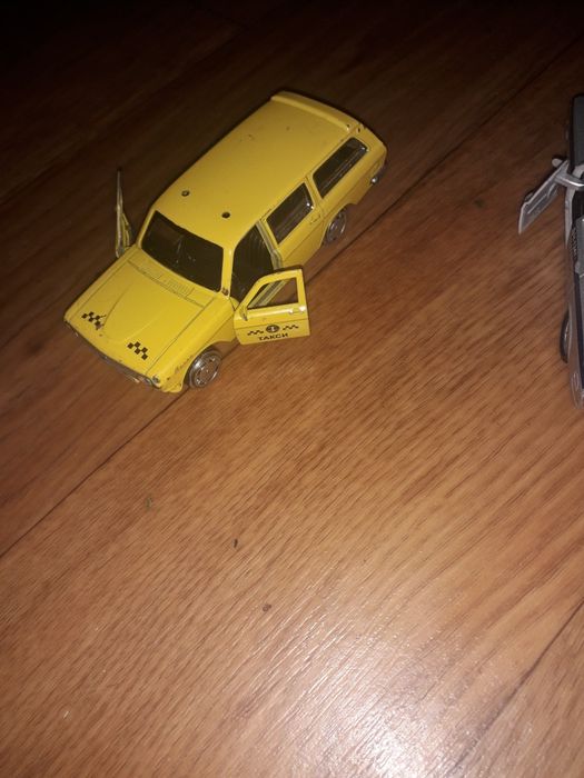 Продам модели машин металлические