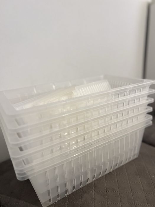 Подносы, контейнеры 13 шт