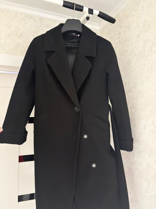 Продам черное пальто в отличном состоянии