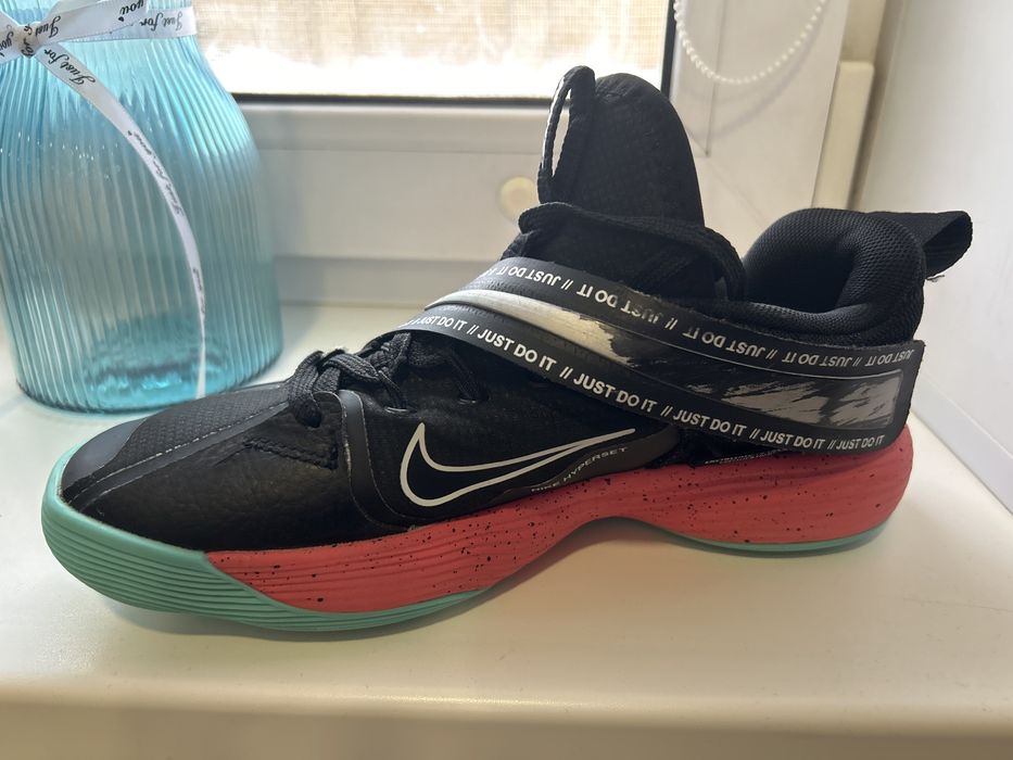 Волейболная кроссовка