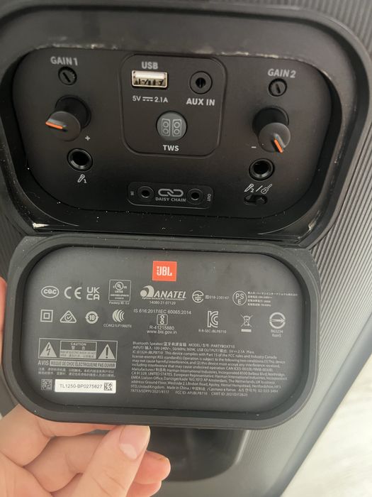 Vând boxa JBL PartyBox 710