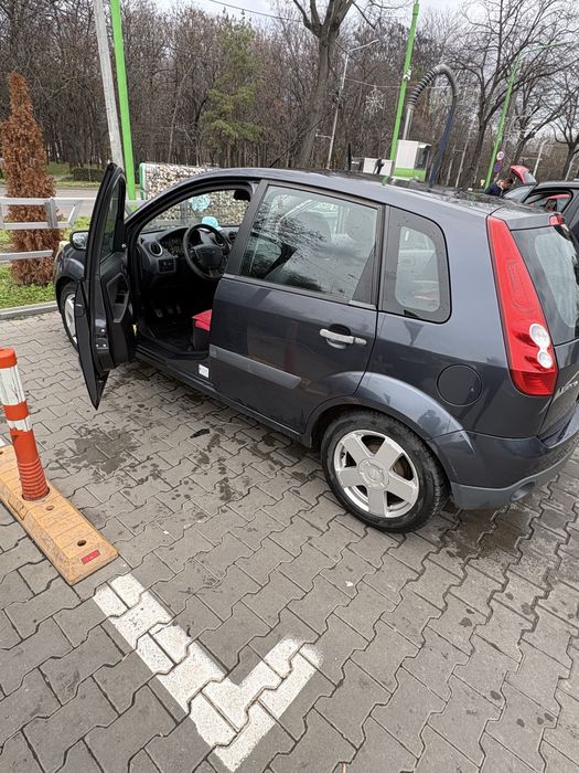 Ford fiesta              .