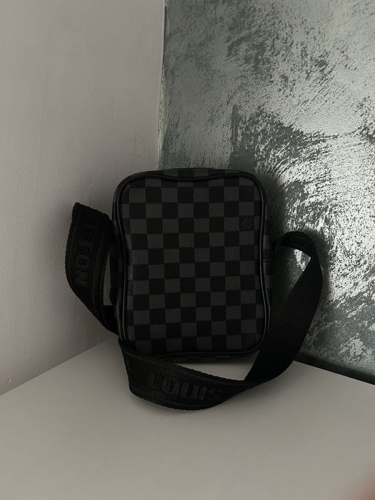 Borseta Louis Vuitton neagra