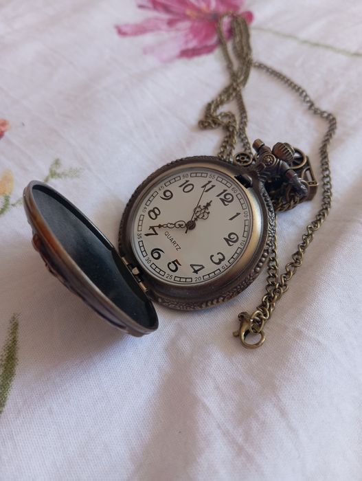 Ceas de buzunar vintage cu lanț – model locomotivă