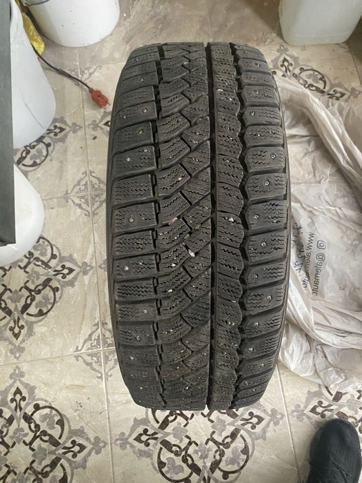Продам зимние шины 215/55/16