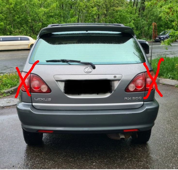 Фары задние на Lexus Rx 300