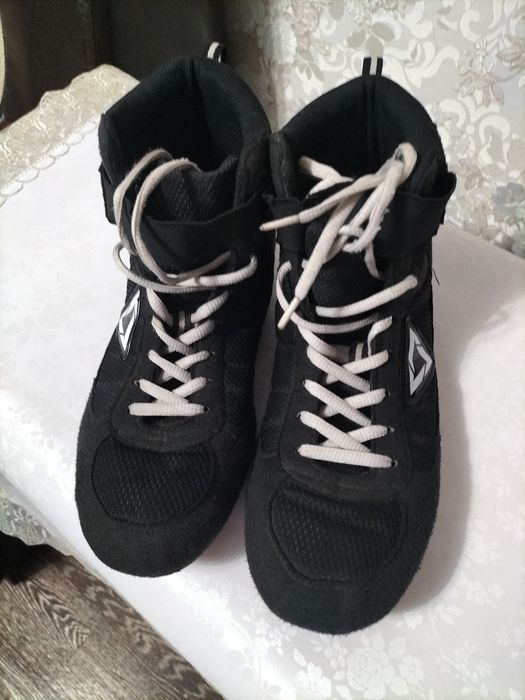 Продам боксерки р 41 бу