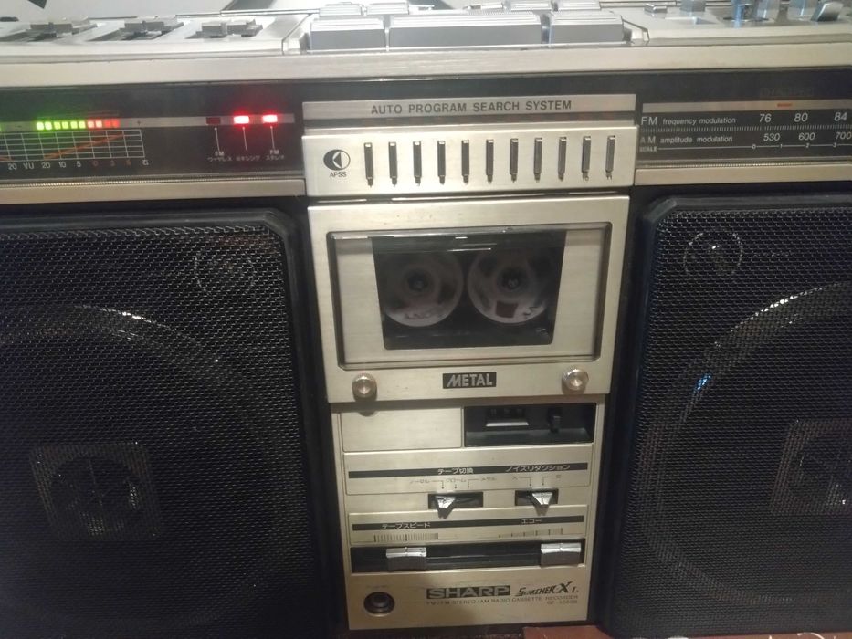 SHARP Gf 508SB la 230V AM/FM radio tape recorder