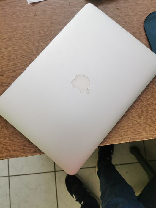 MacBook Air A1466 I5/4gb ram /ssd128 impecabil