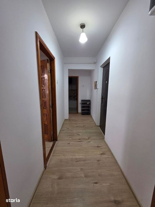 2 camere, zonă centrală, decomandat, centrală termică, izolat