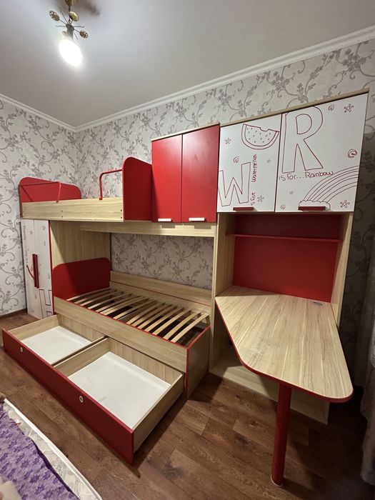 Двухэтажный кровать