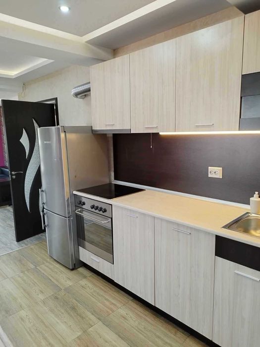 Обширен 100 кв.м. двустаен апартамент под наем в "Сухата река"