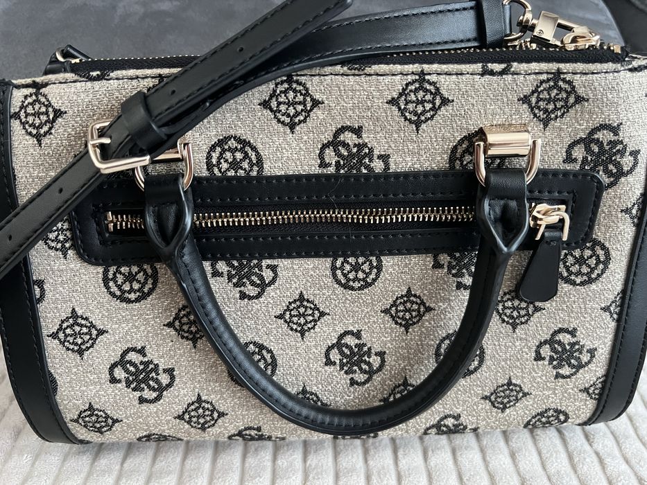 Чанта Guess оригинална
