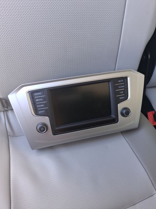 Vand navigatie passat b8 impecabila si functionala