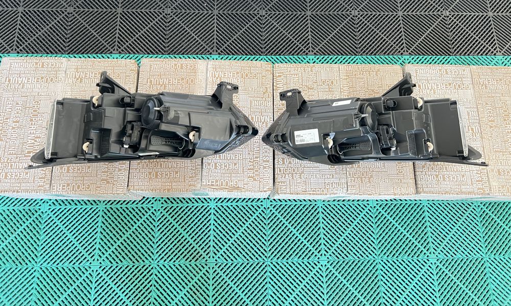 Faruri far stanga dreapta complete originale Dacia Logan Jogger 2023+ noi originale Dacia