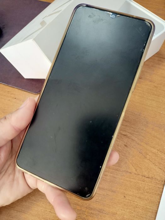 VIVO  Y27s телефон