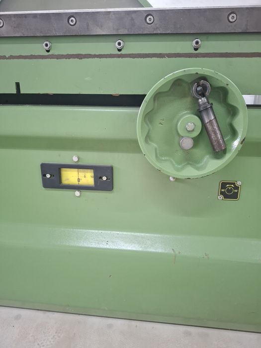 Circular cu incizor si exhaustor