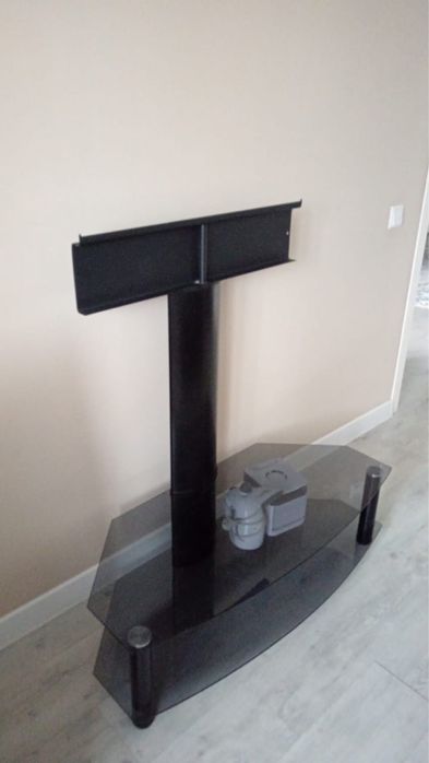 Продам тумбочку под телевизор, в идеальном состоянии