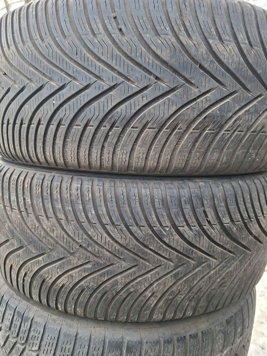 Продам шины 235/50/18