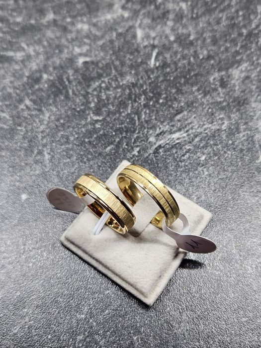 Verighete placate cu aur