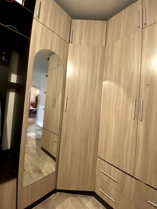 Продается угловой шкаф для прихожей!